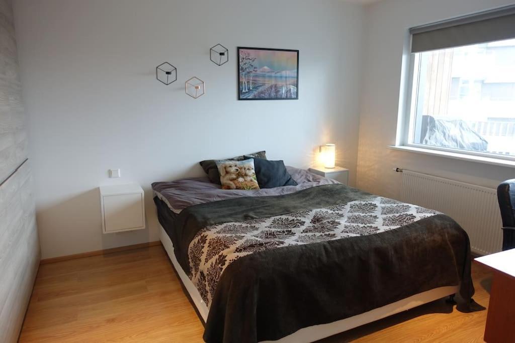 Beautiful flat in downtown Reykjavík with a veiw Apartamento Exterior foto